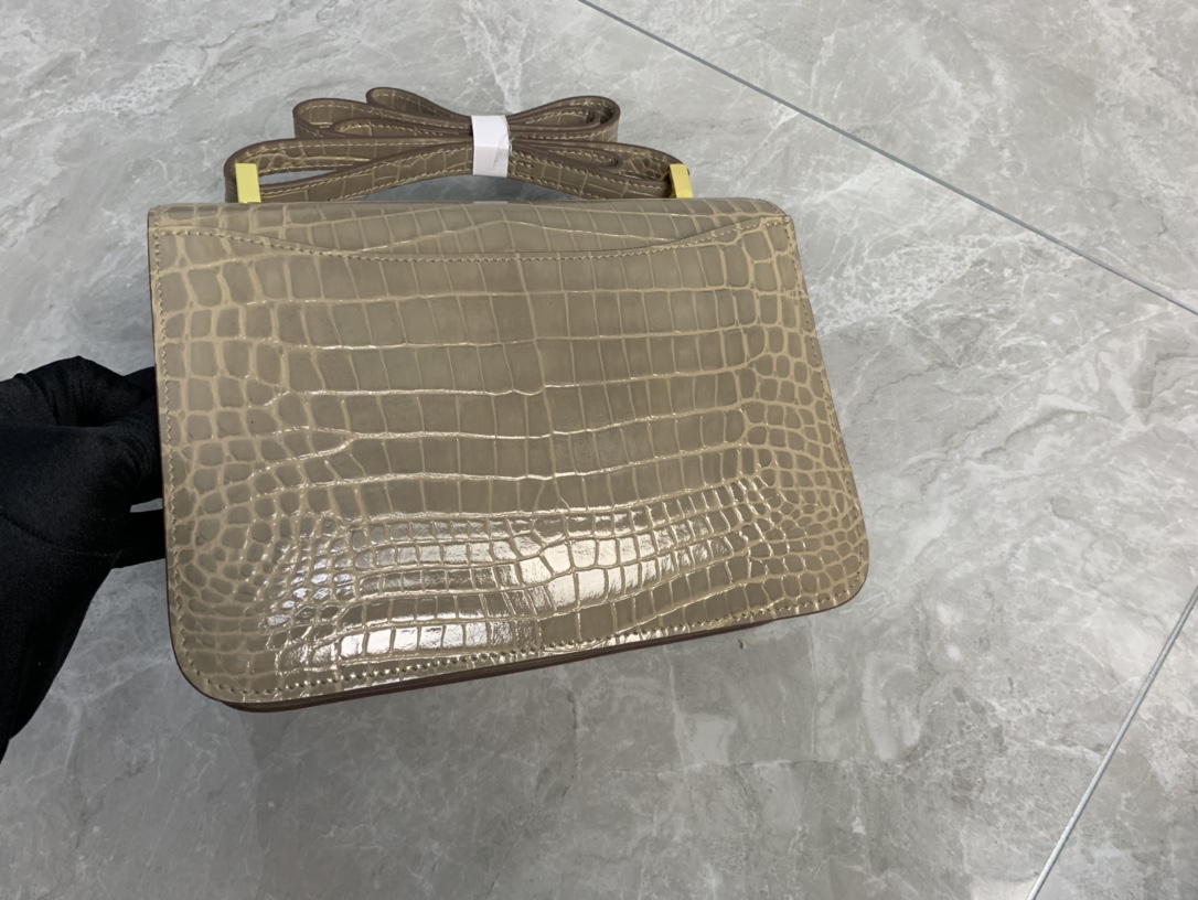 エルメス スーパーコピー コンスタンス クロコ型押しショルダーバッグ ベージュ ゴールド金具 上質レザー_2
