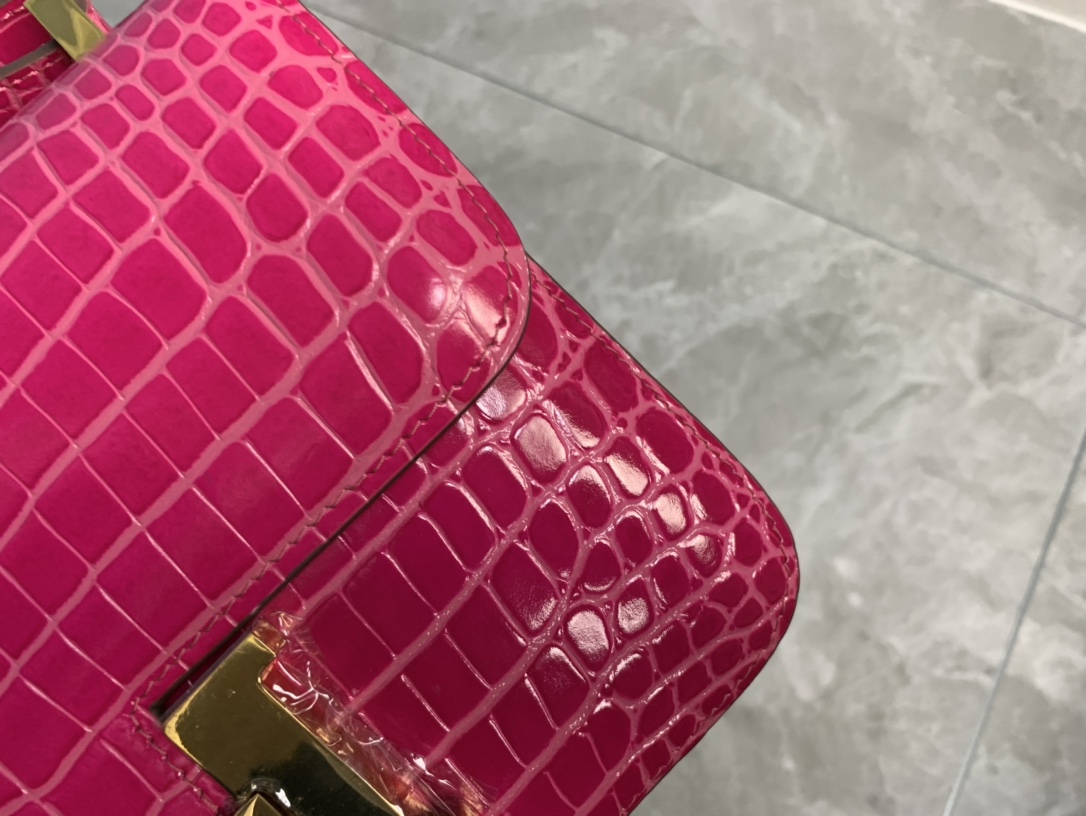 エルメス コピー コンスタンス クロコ型押しショルダーバッグ ピンク ゴールド金具 上質レザー_9