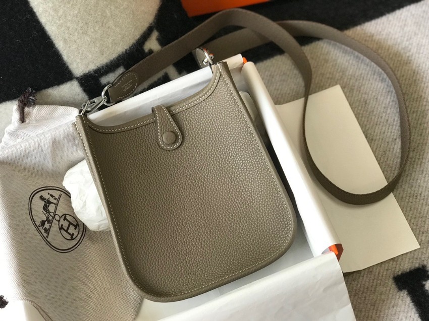 エルメス 並行輸入品 エヴリン コンパクトバッグ グレージュ パンチングロゴ 上品カラー_1