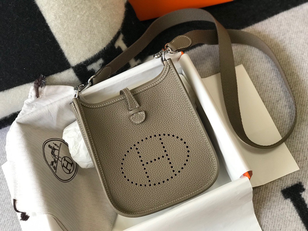 エルメス 並行輸入品 エヴリン コンパクトバッグ グレージュ パンチングロゴ 上品カラー_3