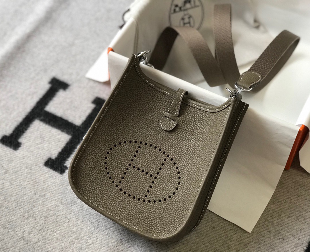 エルメス 並行輸入品 エヴリン コンパクトバッグ グレージュ パンチングロゴ 上品カラー_6