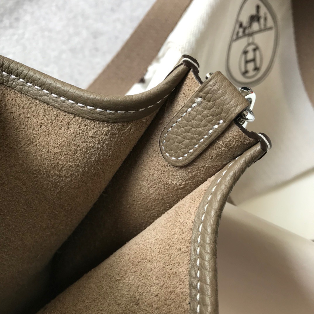 エルメス 並行輸入品 エヴリン コンパクトバッグ グレージュ パンチングロゴ 上品カラー_7