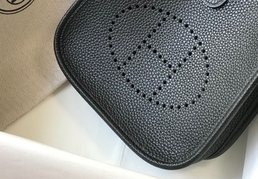 エルメス スーパーコピー エヴリン ミニショルダーバッグ ブラック パンチングロゴ シンプル設計_6