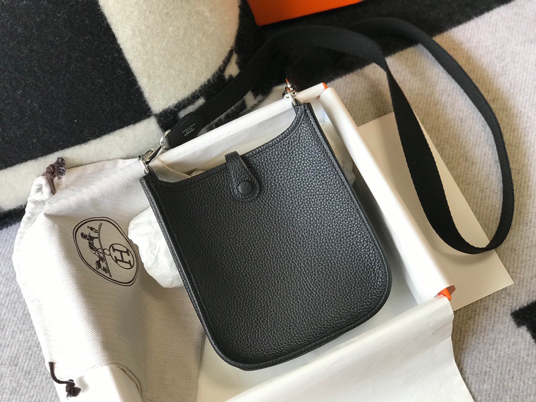 エルメス スーパーコピー エヴリン ミニショルダーバッグ ブラック パンチングロゴ シンプル設計_7