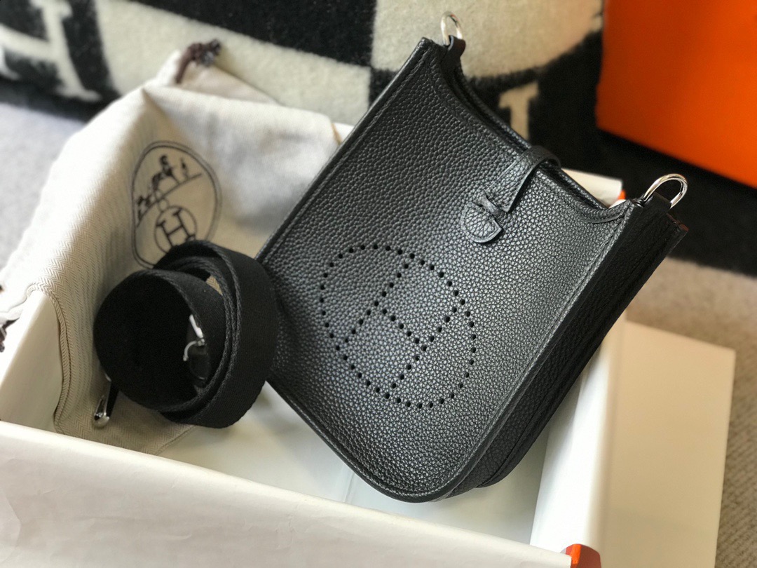 エルメス スーパーコピー エヴリン ミニショルダーバッグ ブラック パンチングロゴ シンプル設計_8