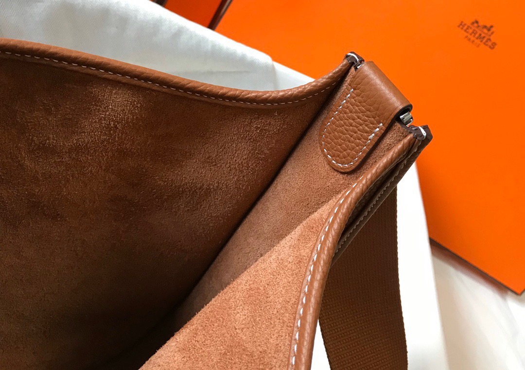 エルメス スーパーコピー エヴリン ショルダーバッグ ブラウン パンチングロゴ 上品デザイン_4