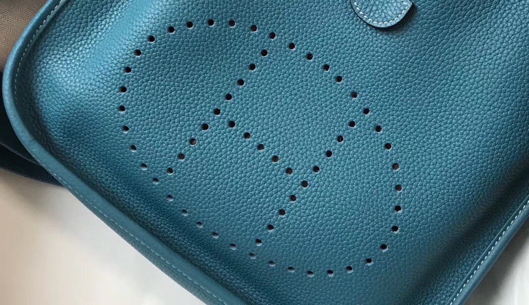 エルメス スーパーコピー エヴリン ショルダーバッグ ブルーグリーン パンチングロゴ 上品カラー_4