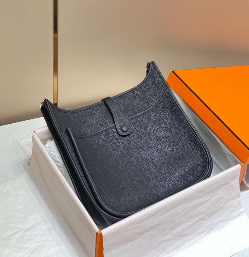 エルメス スーパーコピー エヴリン ショルダーバッグ レザー ブラック 大容量モデル シンプル定番_1