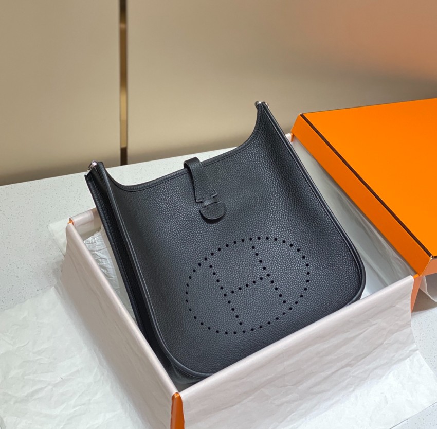 エルメス スーパーコピー エヴリン ショルダーバッグ レザー ブラック 大容量モデル シンプル定番_4