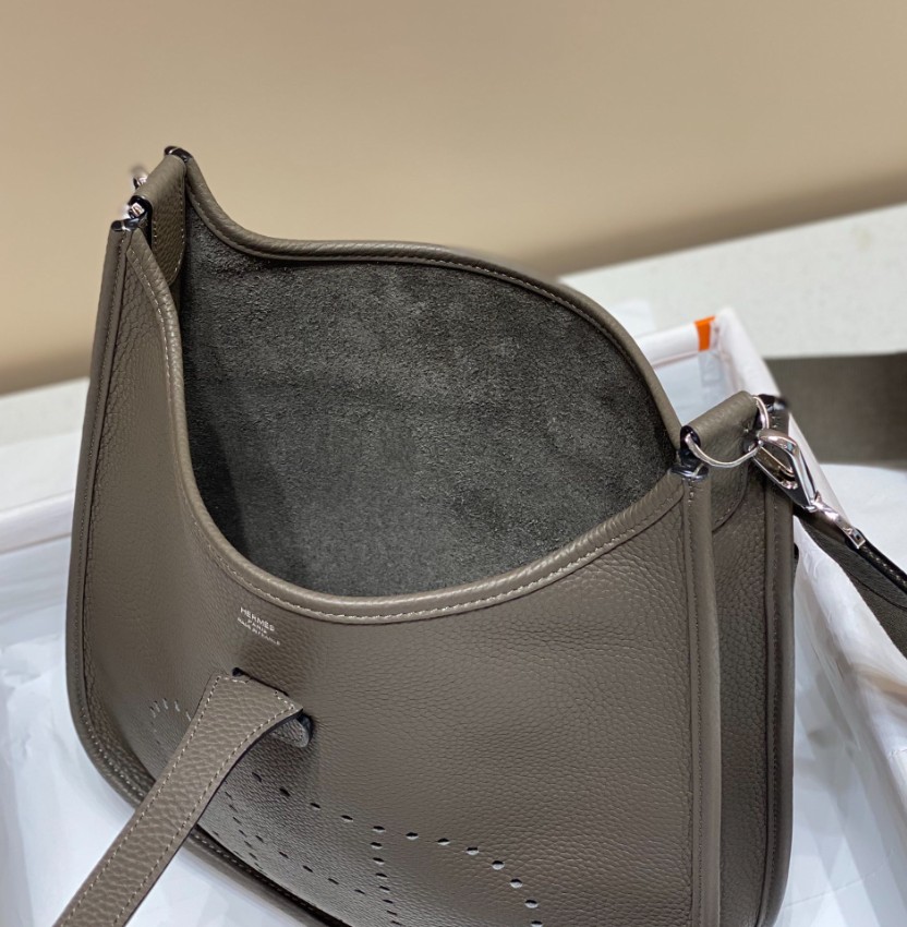 エルメス コピー エヴリン ショルダーバッグ レザー グレージュ系 大容量モデル 上品定番_1