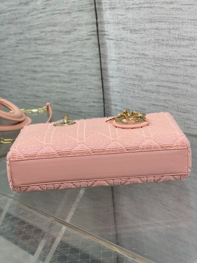 ディオール スーパーコピー レディディオール コンパクトバッグ ピンク カナージュ刺繍 ゴールド金具 フェミニンデザイン_3