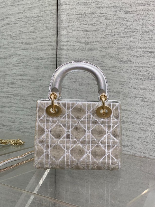 ディオール スーパーコピー レディディオール ミニバッグ ホワイト カナージュ刺繍 ゴールド金具 上品エレガント_9