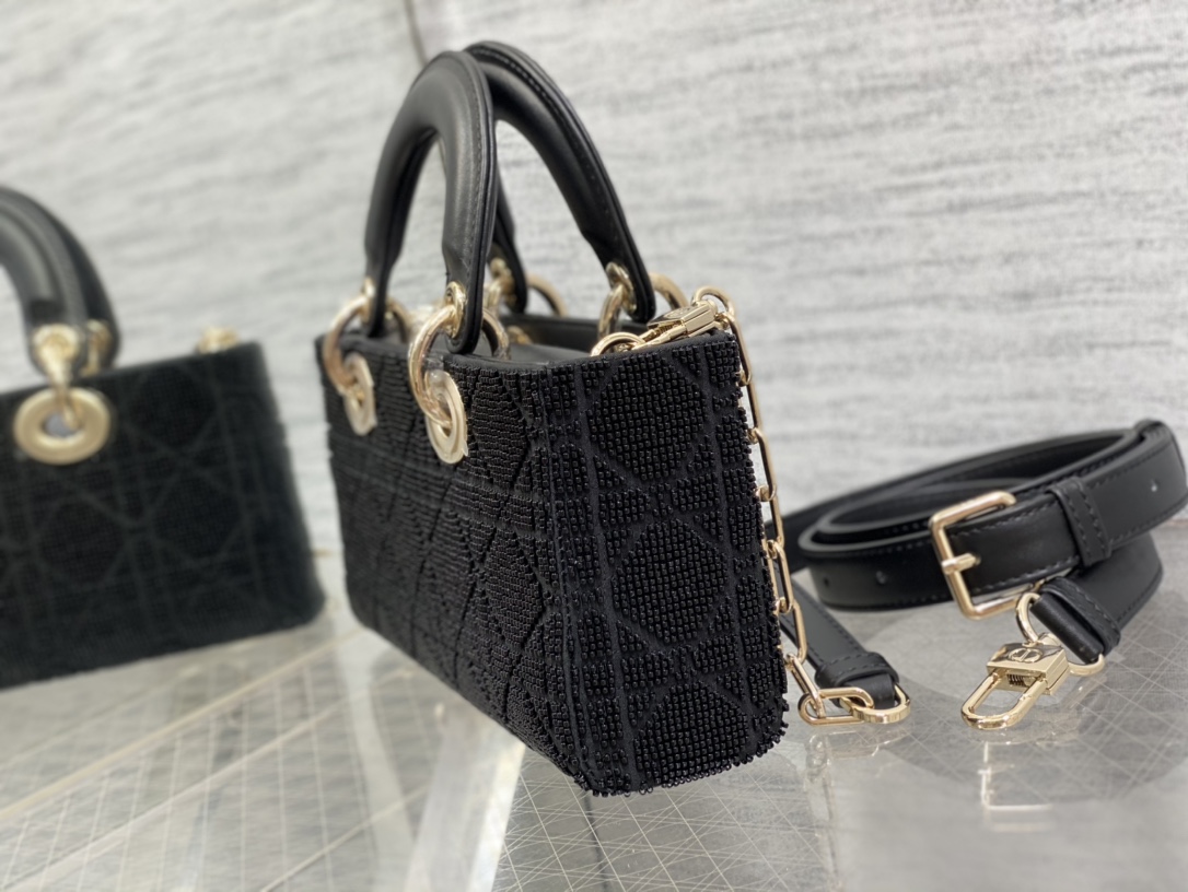 ディオール スーパーコピー 届く レディディオール ミニバッグ ブラック カナージュ刺繍 上品2WAY_3