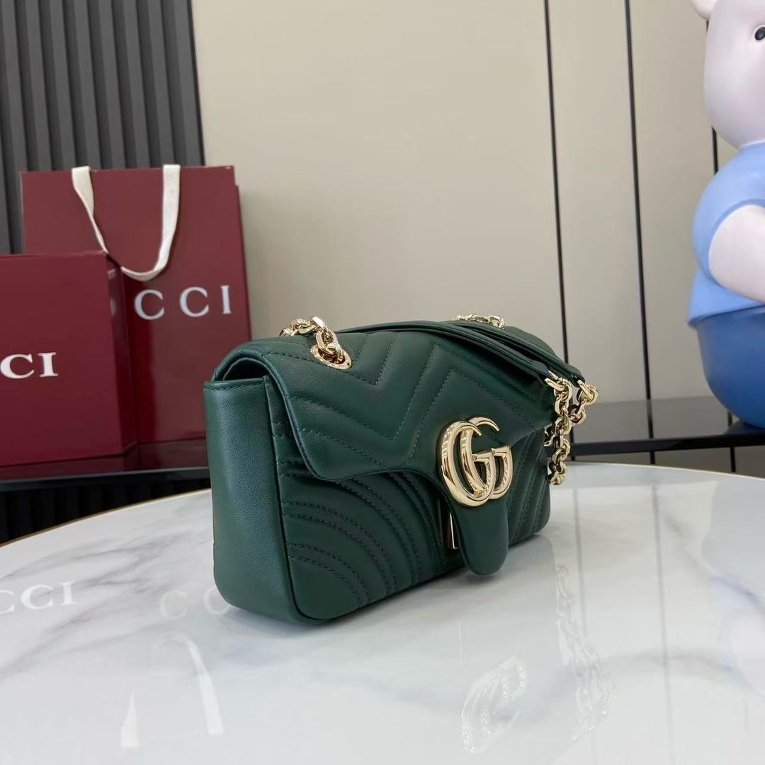 グッチ コピー GGマーモント コンパクトバッグ グリーン キルティングチェーンショルダー 837280_2