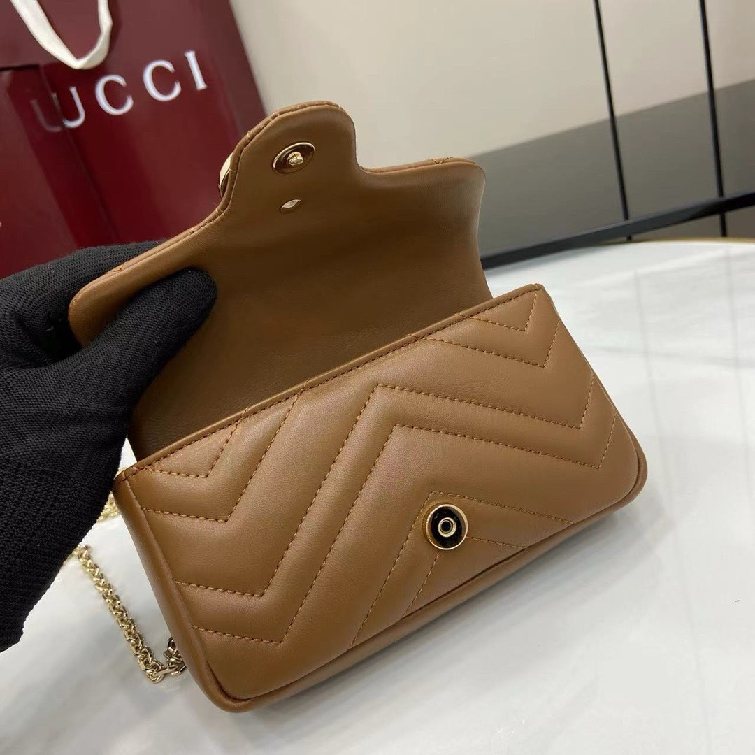 グッチ スーパーコピー 届く GGマーモント ミニバッグ ブラウン 上品キルティングチェーンデザイン 841290_3