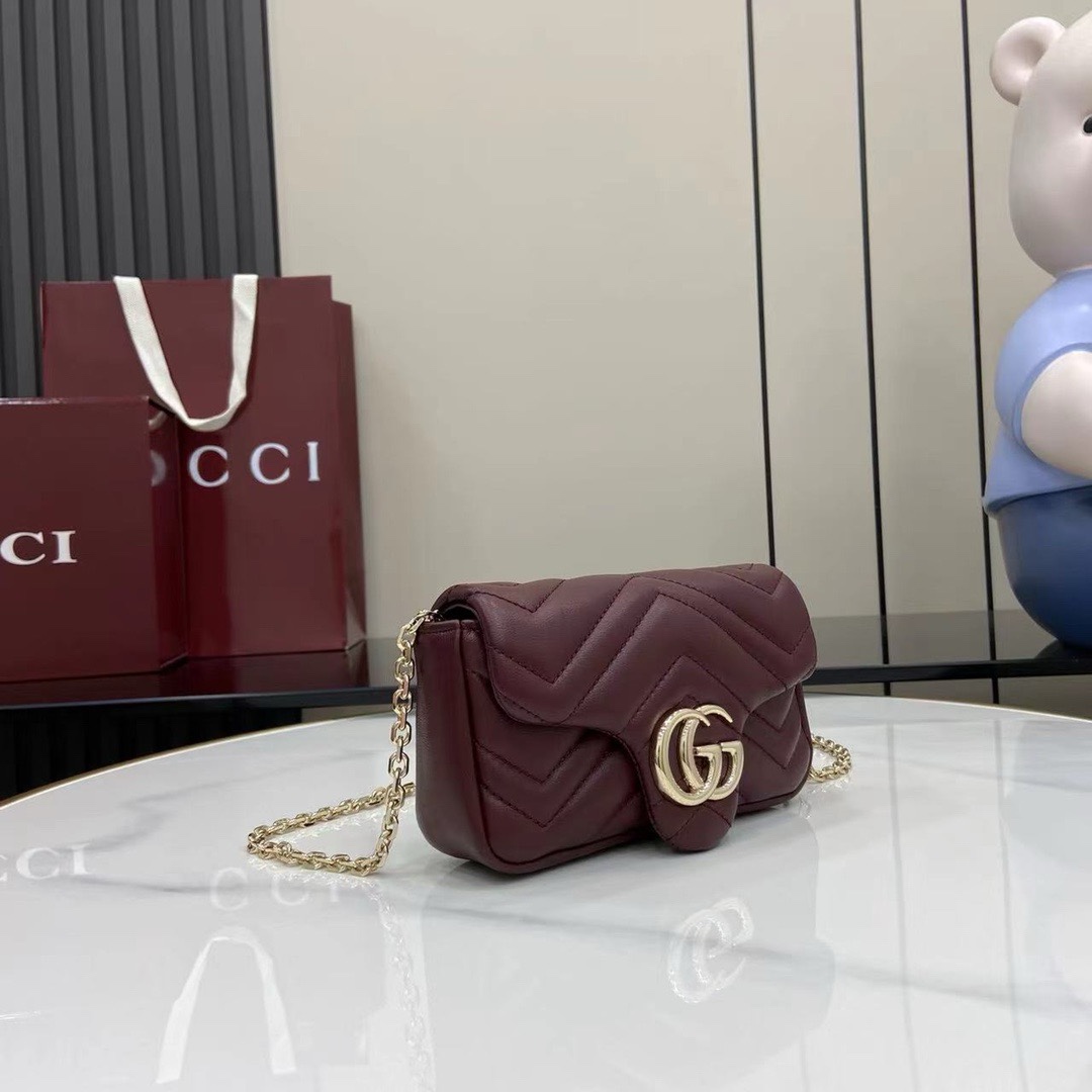 グッチ コピー GGマーモント ミニバッグ ボルドー 上品キルティングチェーンデザイン 841290_1