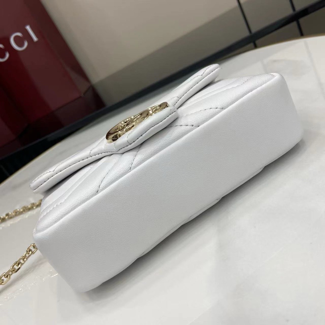 グッチ n級品 GGマーモント ミニバッグ ホワイト 上品キルティングチェーンデザイン 841290_2