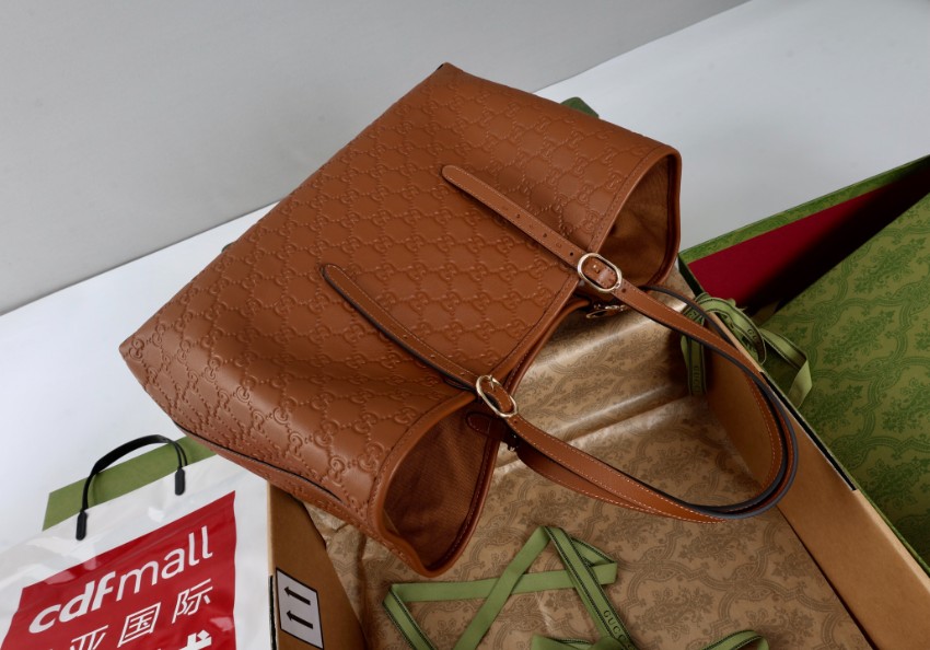 グッチ スーパーコピー 届く オフィディア GGエンボス トートバッグ ブラウン レザー調 モノグラムデザイン 815213_1