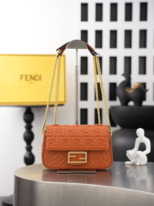 フェンディ スーパーコピー バゲット FFエンボス チェーンショルダーバッグ オレンジブラウン ゴールド金具 立体ロゴ 12006_5