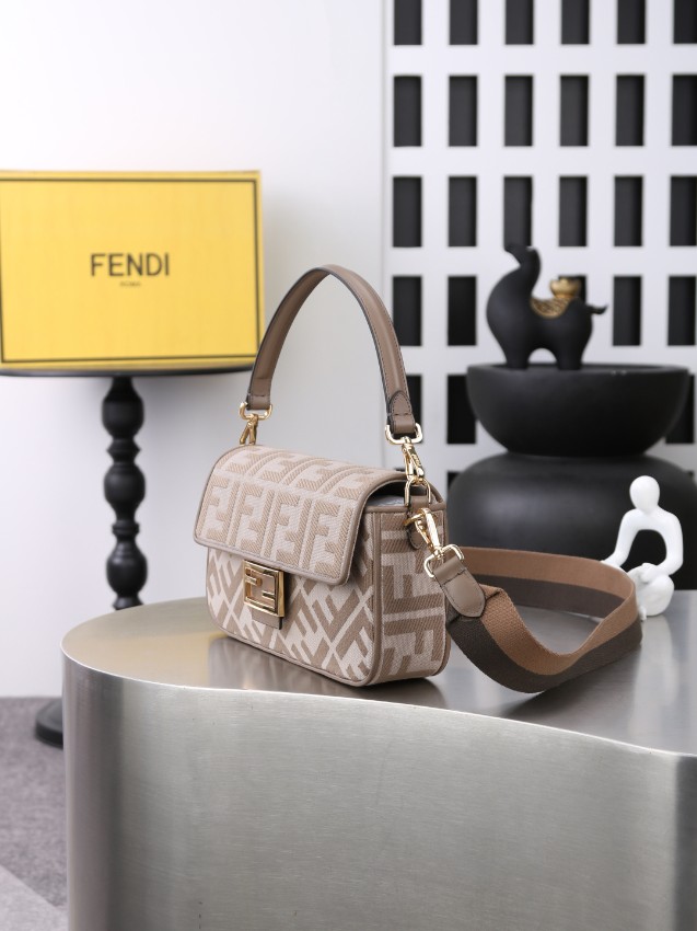 フェンディ スーパーコピー バゲット FFズッカ柄 2WAYショルダーバッグ ベージュ ブラウン ジャカード織り ゴールド金具 6005_5
