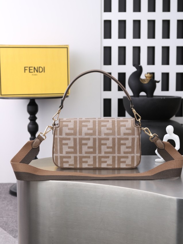 フェンディ スーパーコピー バゲット FFズッカ柄 2WAYショルダーバッグ ベージュ ブラウン ジャカード織り ゴールド金具 6005_9
