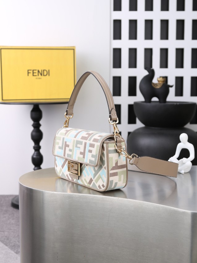 フェンディ スーパーコピー バゲット マルチカラーFF柄 2WAYショルダーバッグ ベージュ パステルカラー ゴールド金具付き 6005_9