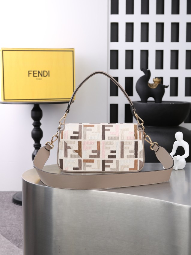 フェンディ スーパーコピー バゲット マルチカラーFF柄 2WAYショルダーバッグ ベージュ ピンク配色 ジャカード織り ゴールド金具 6005_2
