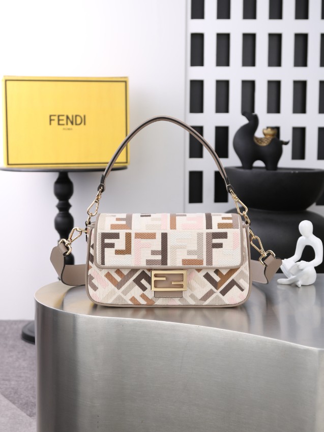 フェンディ スーパーコピー バゲット マルチカラーFF柄 2WAYショルダーバッグ ベージュ ピンク配色 ジャカード織り ゴールド金具 6005_4