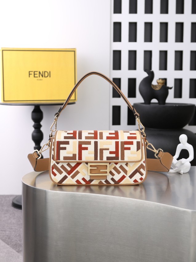 フェンディ スーパーコピー バゲット マルチカラーFF柄 2WAYショルダーバッグ ベージュ ブラウン レッド配色 ゴールド金具 6005_3
