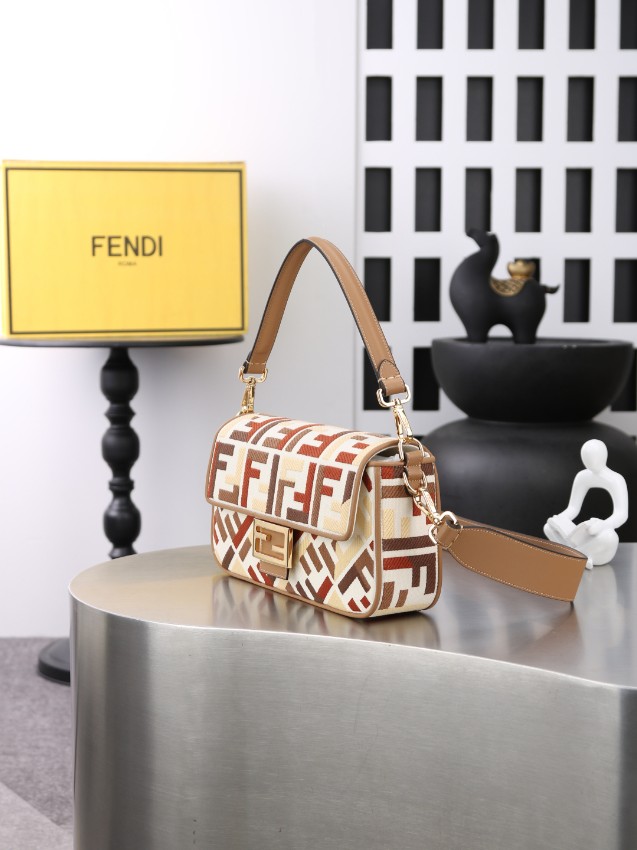 フェンディ スーパーコピー バゲット マルチカラーFF柄 2WAYショルダーバッグ ベージュ ブラウン レッド配色 ゴールド金具 6005_2