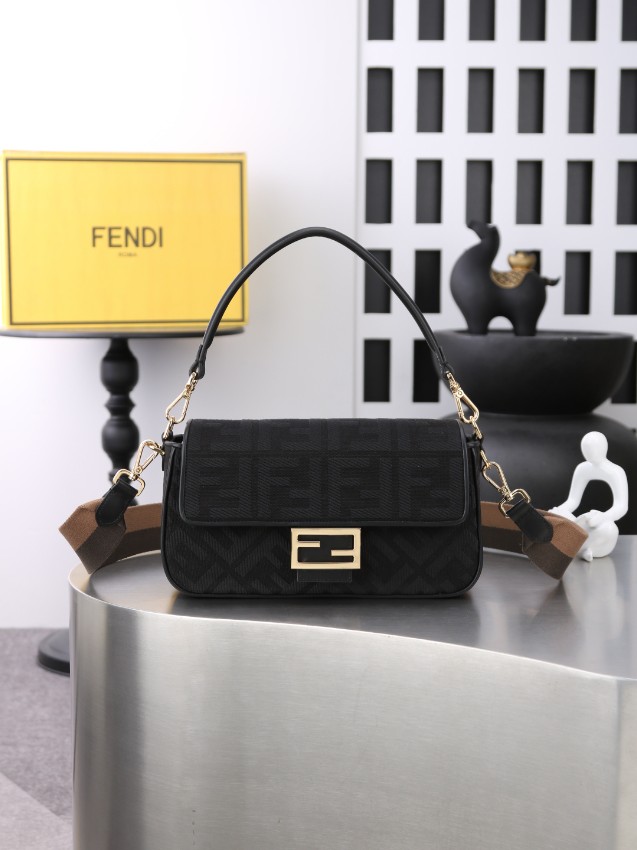フェンディ スーパーコピー バゲット ショルダーバッグ ブラック FF柄 ゴールド金具 2WAYデザイン 6005_2