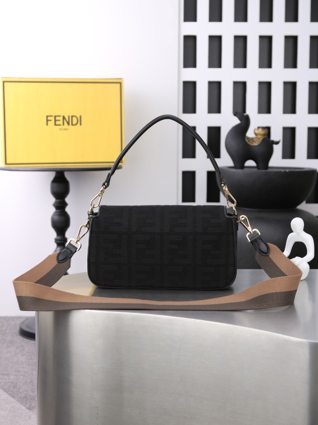 フェンディ スーパーコピー バゲット ショルダーバッグ ブラック FF柄 ゴールド金具 2WAYデザイン 6005_7