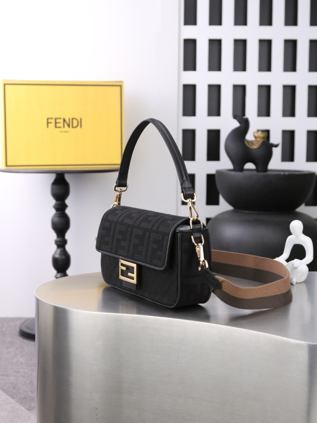 フェンディ スーパーコピー バゲット ショルダーバッグ ブラック FF柄 ゴールド金具 2WAYデザイン 6005_9