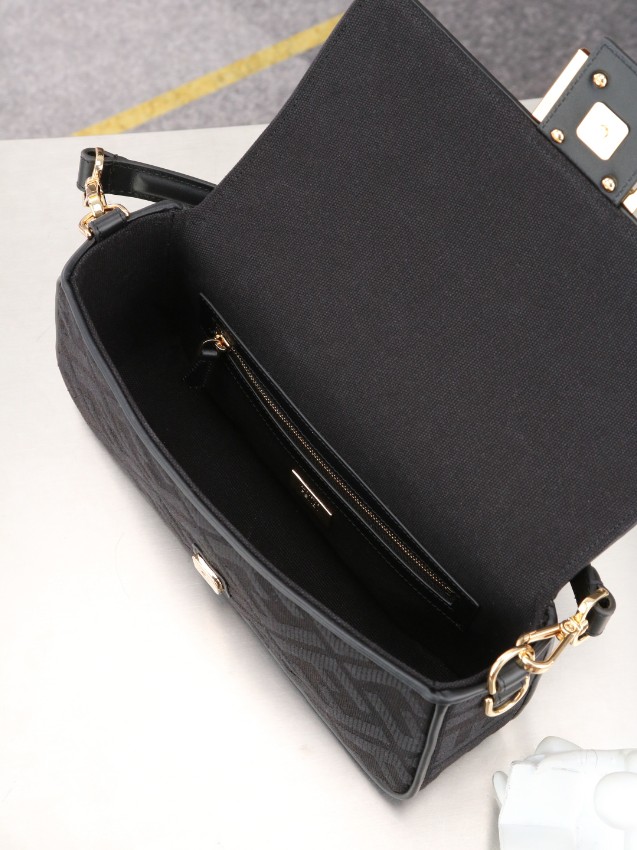 フェンディ スーパーコピー バゲット ショルダーバッグ ブラック FF柄 ゴールド金具 2WAYデザイン 6005_8
