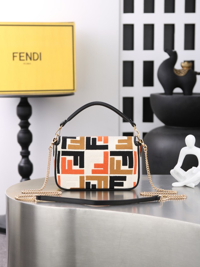 フェンディ 並行輸入品 バゲット ミニバッグ マルチカラー FF柄 チェーン付き 新作デザイン 6004_6