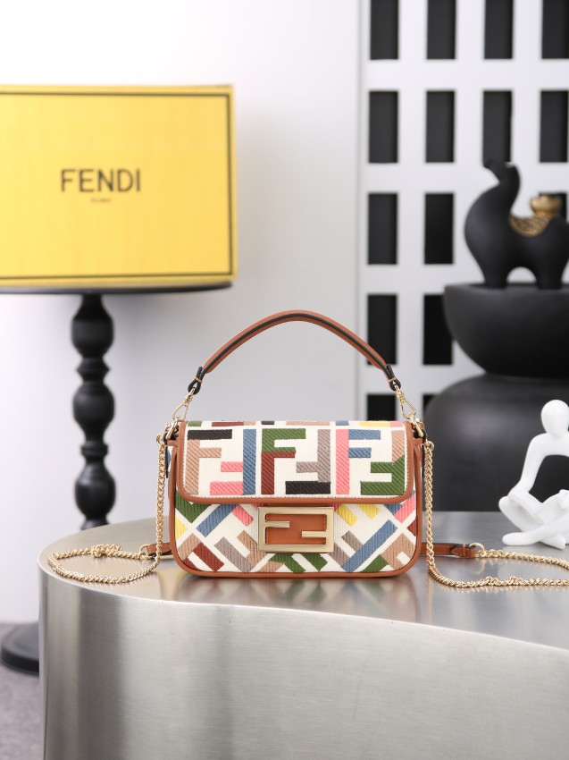 フェンディ スーパーコピー バゲット ミニバッグ マルチカラー FF柄 ブラウン縁取り チェーン付き 6004_8