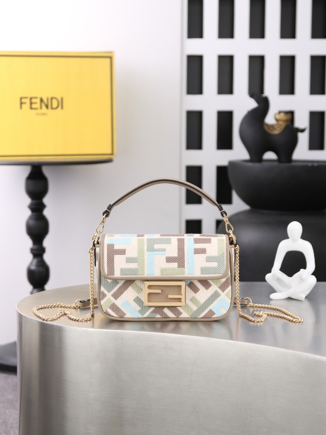 フェンディ 並行輸入品 バゲット ミニバッグ パステルカラー FF柄 チェーン付き ゴールド金具 6004_8
