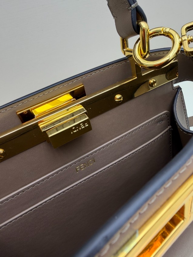 フェンディ 並行輸入品 ピーカブー ハンドバッグ グレージュ ゴールド金具 落ち着いた台形フォルム 2WAYショルダー 98049_1