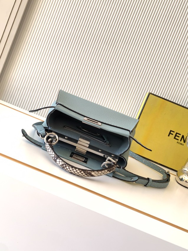 フェンディ スーパーコピー ピーカブー ミニバッグ ブルーグレー シルバー金具 シボ感レザー調 パイソン柄ハンドル 2WAY 5505_5