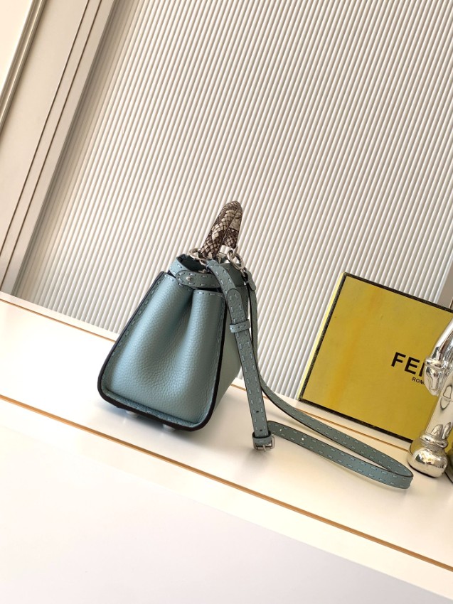 フェンディ スーパーコピー ピーカブー ミニバッグ ブルーグレー シルバー金具 シボ感レザー調 パイソン柄ハンドル 2WAY 5505_9