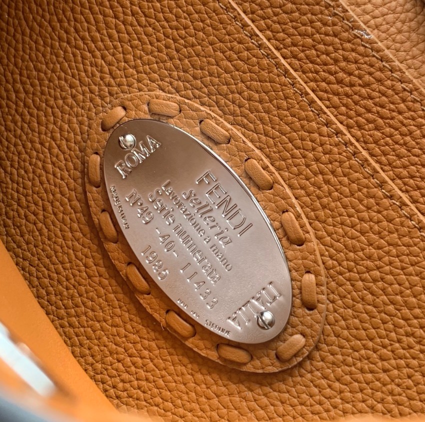 フェンディ ピーカブー 並行輸入品とは異なるレプリカ ミニバッグ キャメルブラウン シルバー金具 ハンドステッチ装飾 5508_9