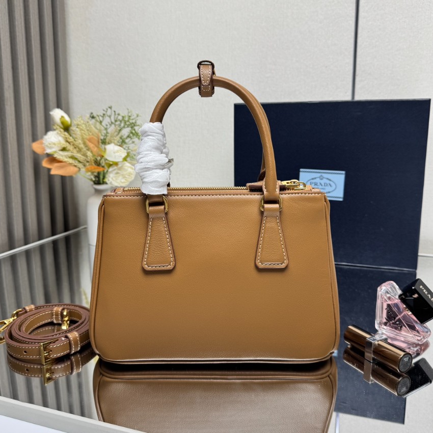 プラダ n級品 ガレリア ミニハンドバッグ キャメルブラウン シボ革調 ゴールド金具 上品な2WAYデザイン 1BA896_3