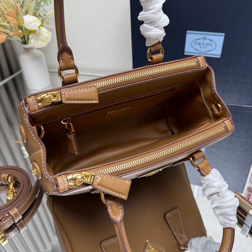 プラダ n級品 ガレリア ミニハンドバッグ キャメルブラウン シボ革調 ゴールド金具 上品な2WAYデザイン 1BA896_8
