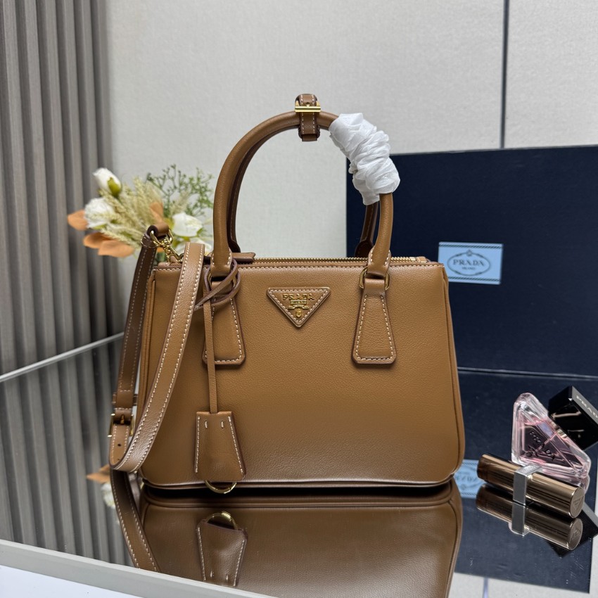 プラダ n級品 ガレリア ミニハンドバッグ キャメルブラウン シボ革調 ゴールド金具 上品な2WAYデザイン 1BA896_9