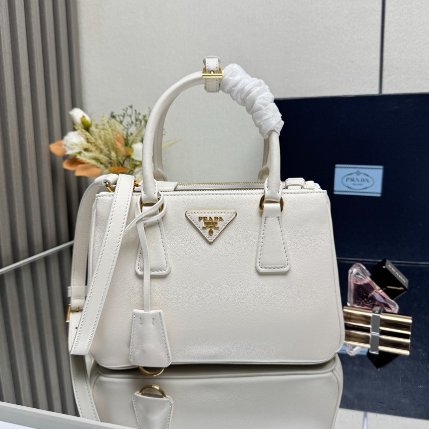 プラダ ハイブランド ガレリア ミニハンドバッグ ホワイト シボ革調 ゴールド金具 2WAY 上品な台形デザイン 1BA896_5