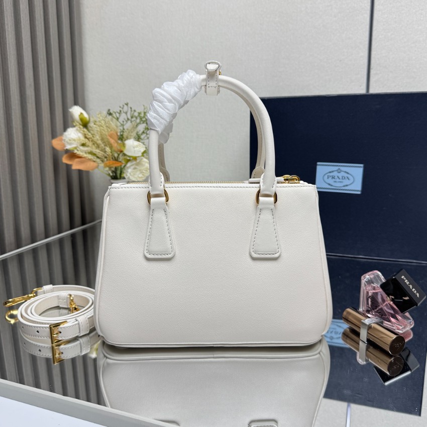 プラダ ハイブランド ガレリア ミニハンドバッグ ホワイト シボ革調 ゴールド金具 2WAY 上品な台形デザイン 1BA896_8