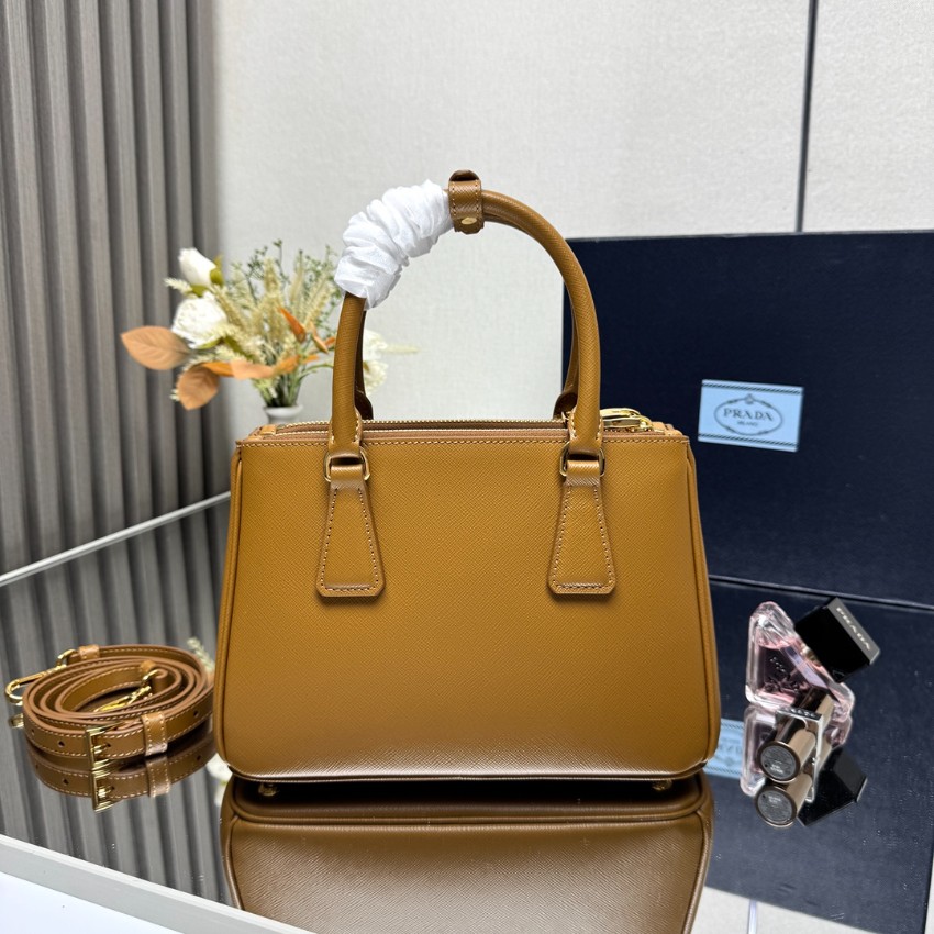 プラダ スーパーコピー 届く ガレリア ミニハンドバッグ キャメル サフィアーノ調 型押し 2WAY ゴールド金具 1BA896_3