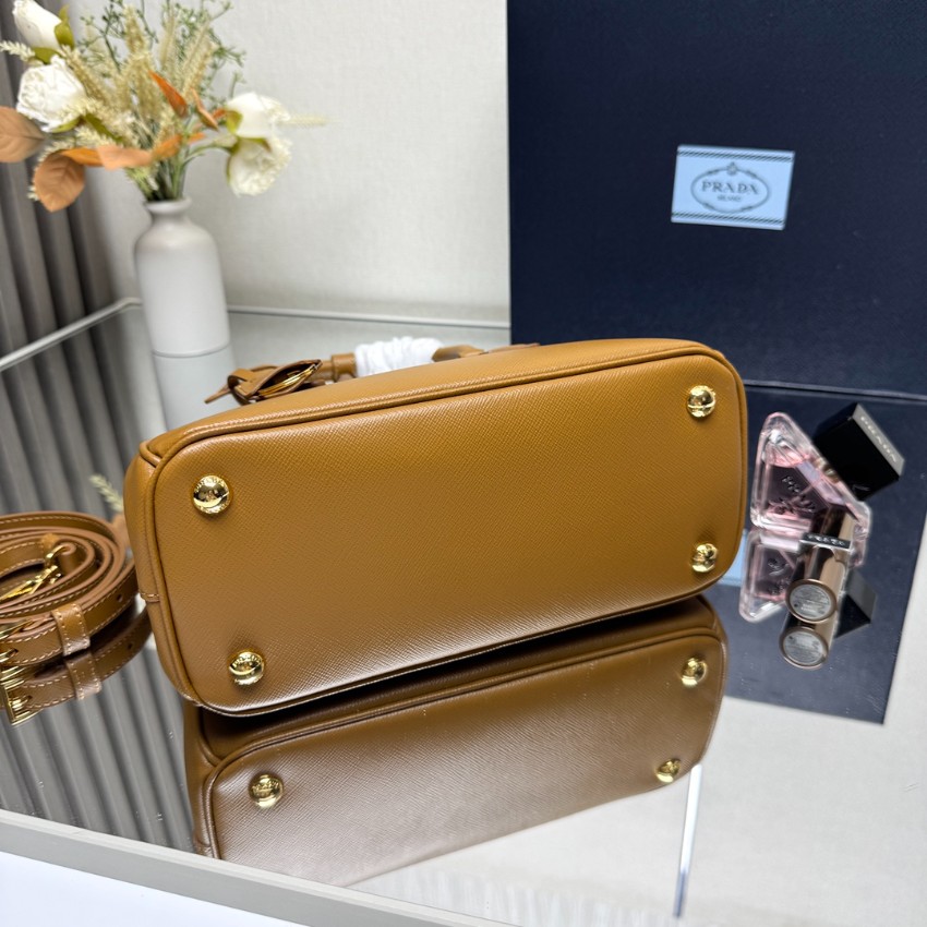 プラダ スーパーコピー 届く ガレリア ミニハンドバッグ キャメル サフィアーノ調 型押し 2WAY ゴールド金具 1BA896_2