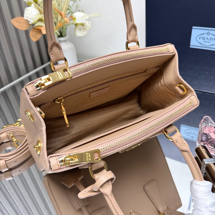 プラダ コピー ガレリア ミニハンドバッグ ベージュピンク サフィアーノ調 型押し 2WAY ゴールド金具 上品 1BA896_6
