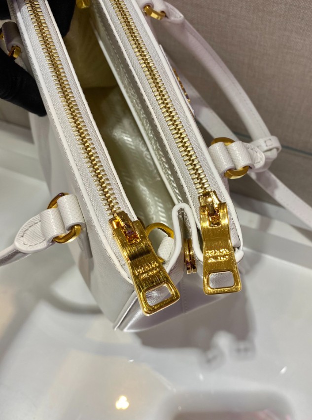 プラダ スーパーコピー 届く ガレリア コンパクトバッグ ホワイト サフィアーノ調 型押し 2WAY ゴールド金具 1BA906_4